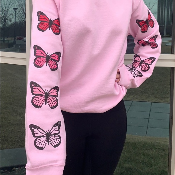 Tops - CUSTOM MADE TO ORDER CREWNECK🦋